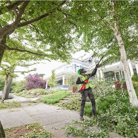 Milwaukee M18 FUEL™ telescopic pole saw 30 cm (Body Only)