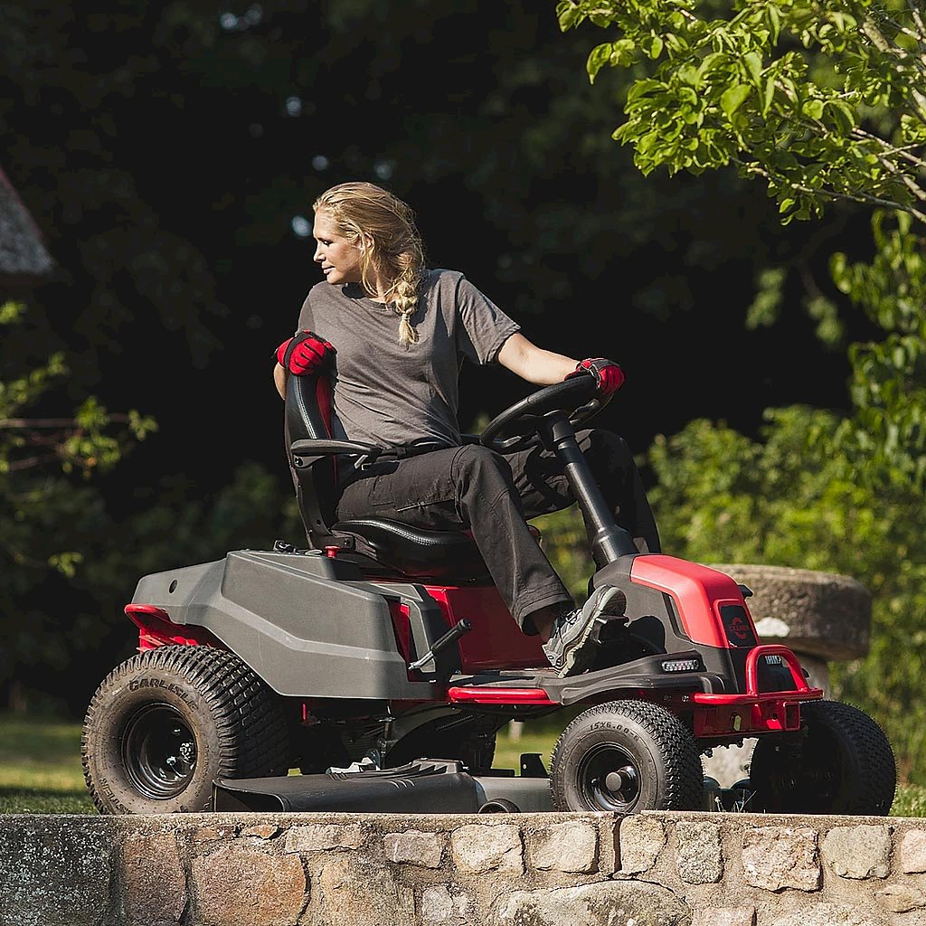 Cramer 82V 82LT107 107cm Ride-On Lawnmower with 4 x 5Ah 82V batteries