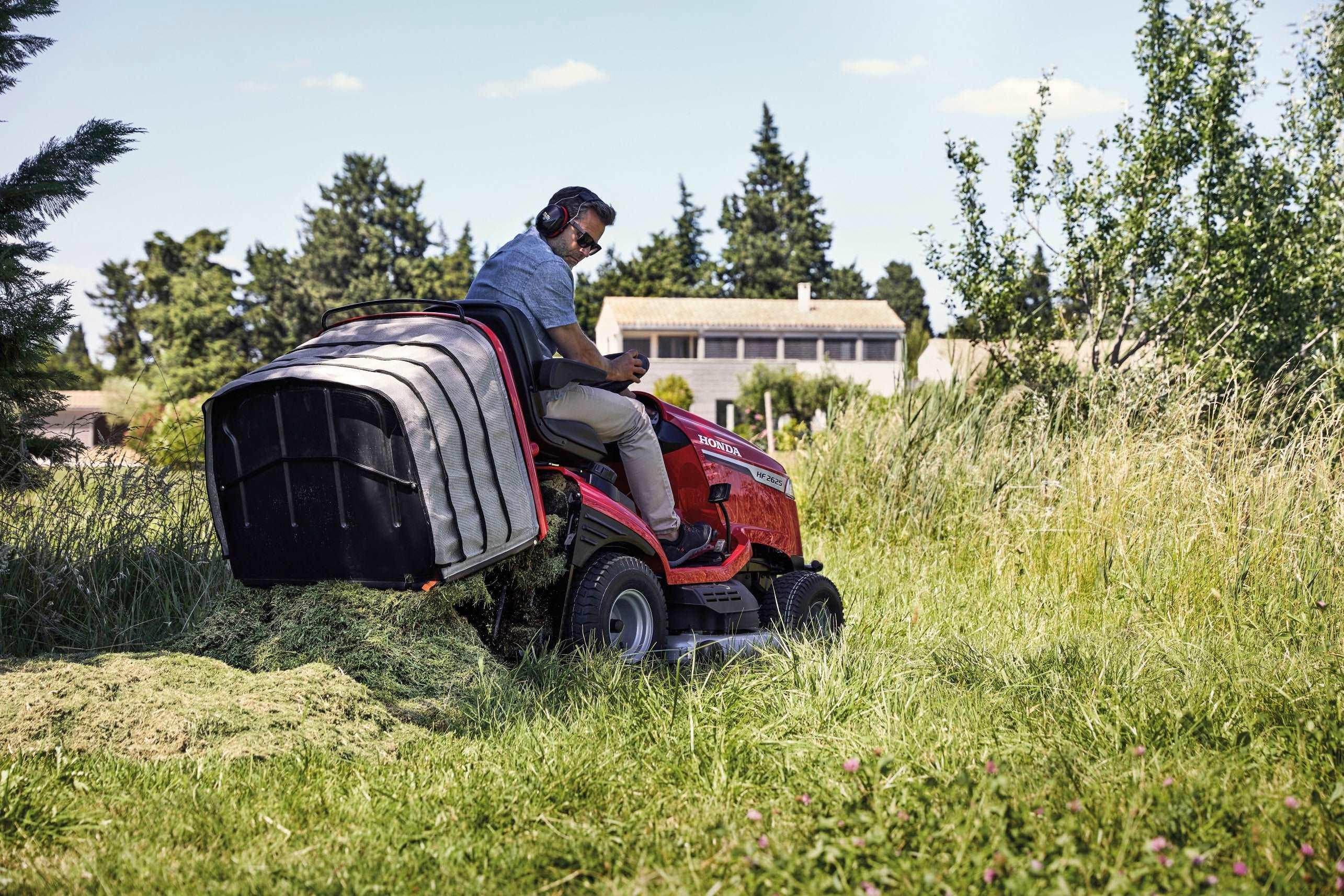 Honda HF 2317 Ride On Lawnmower (17HP) Honda