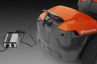 Husqvarna R 112iC Battery Ride-on mower with 85cm deck Husqvarna